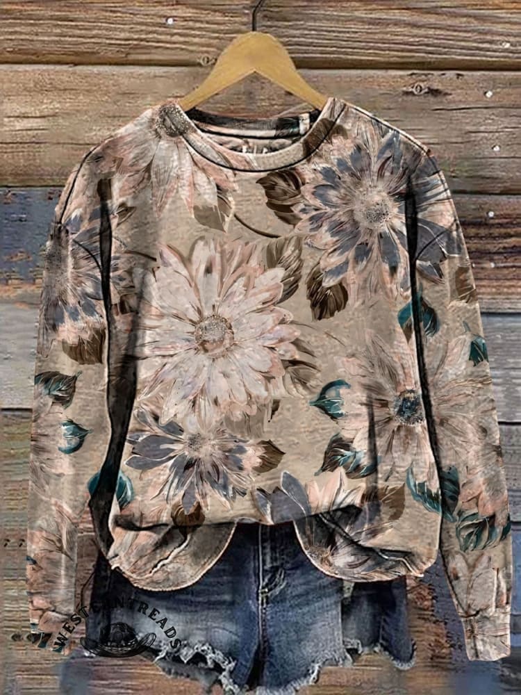 🔥Hot Sale🔥Women's Retro Beige Floral Print Casual V-neck T-shirt - Image 2